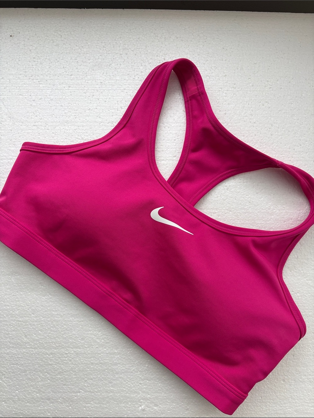 NIKE SPORTS BRA SIZE MEDIUM HOT PINK